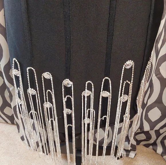 Elegant Black Dress with Rhinestone Accents - Picture 3 of 7